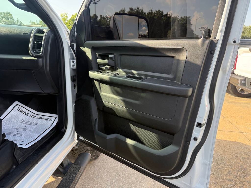 Ram 2500 Vehicle Full-screen Gallery Image 11
