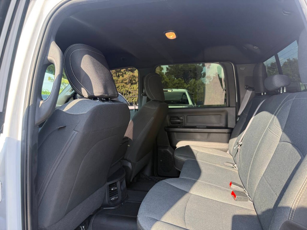 Ram 2500 Vehicle Full-screen Gallery Image 12