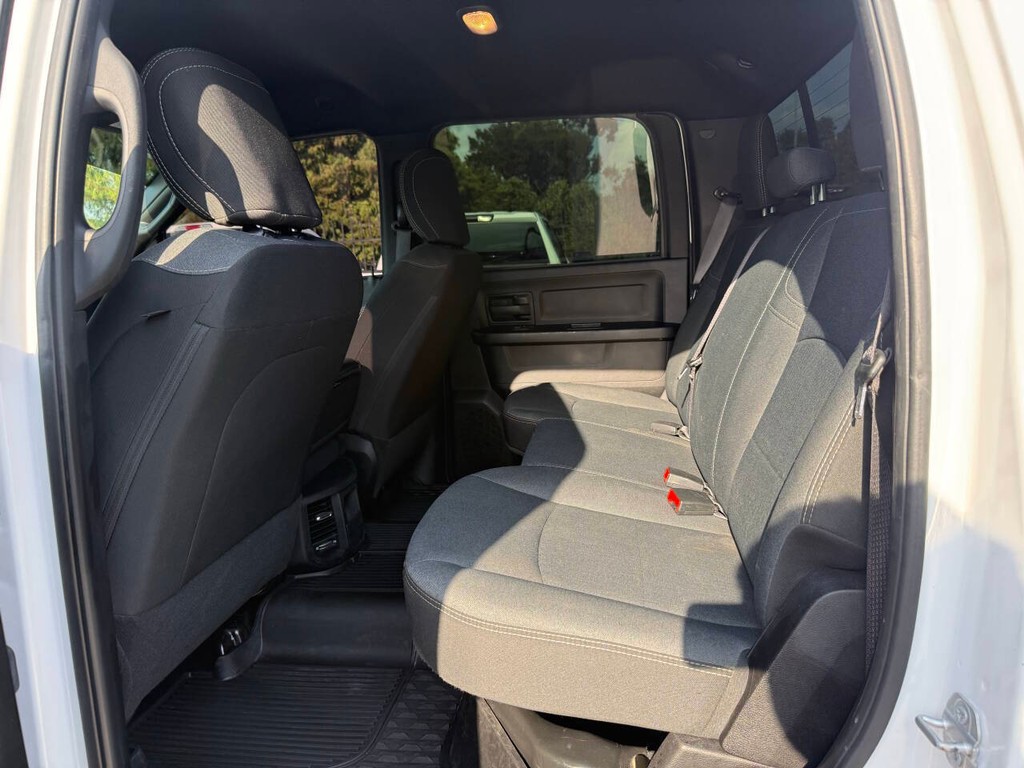 Ram 2500 Vehicle Full-screen Gallery Image 13