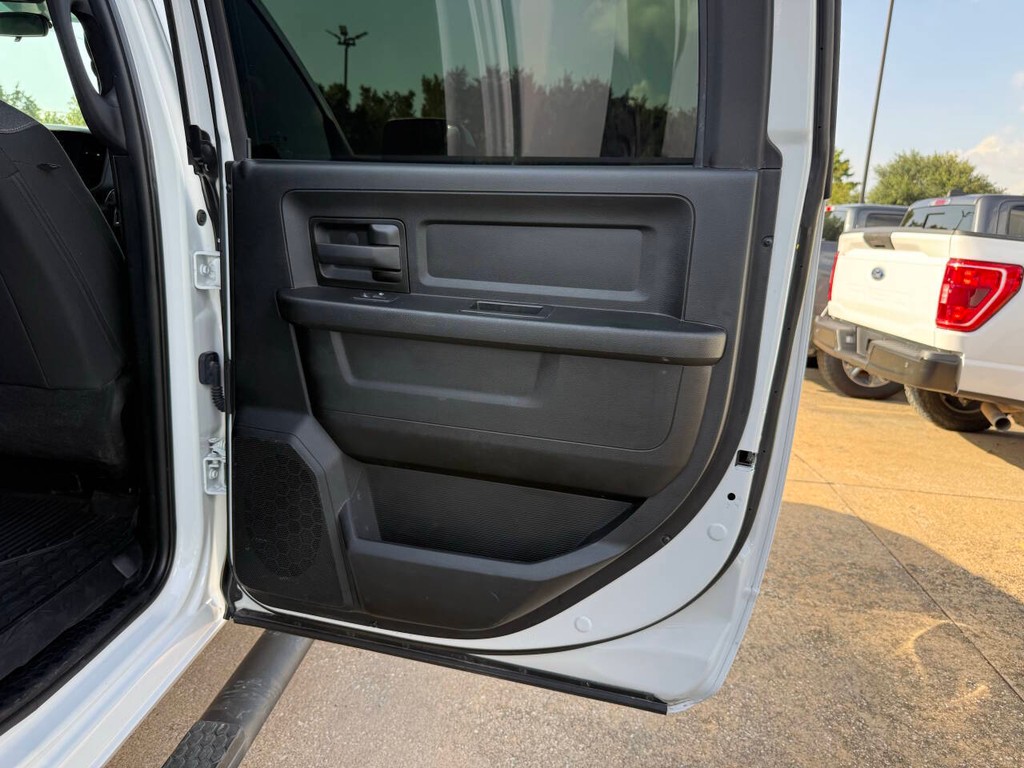Ram 2500 Vehicle Full-screen Gallery Image 16