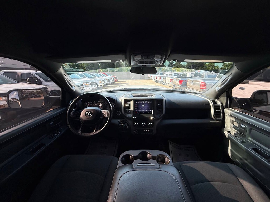 Ram 2500 Vehicle Full-screen Gallery Image 18