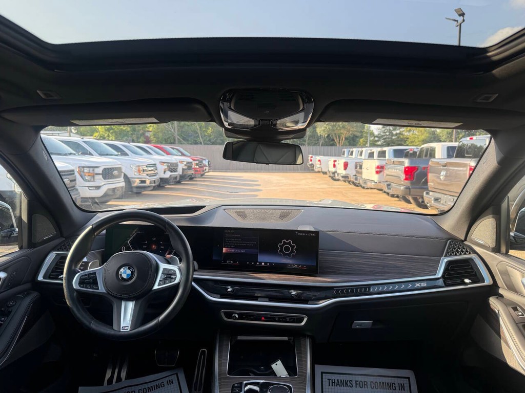 BMW X5 Vehicle Full-screen Gallery Image 18