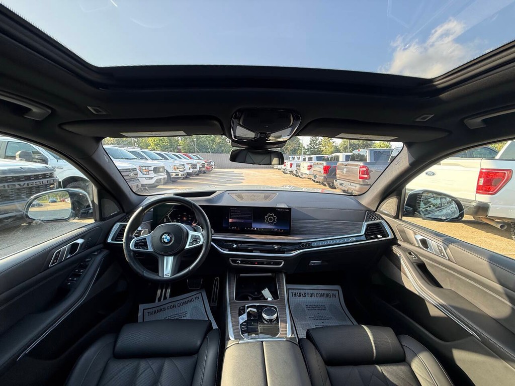 BMW X5 Vehicle Full-screen Gallery Image 19