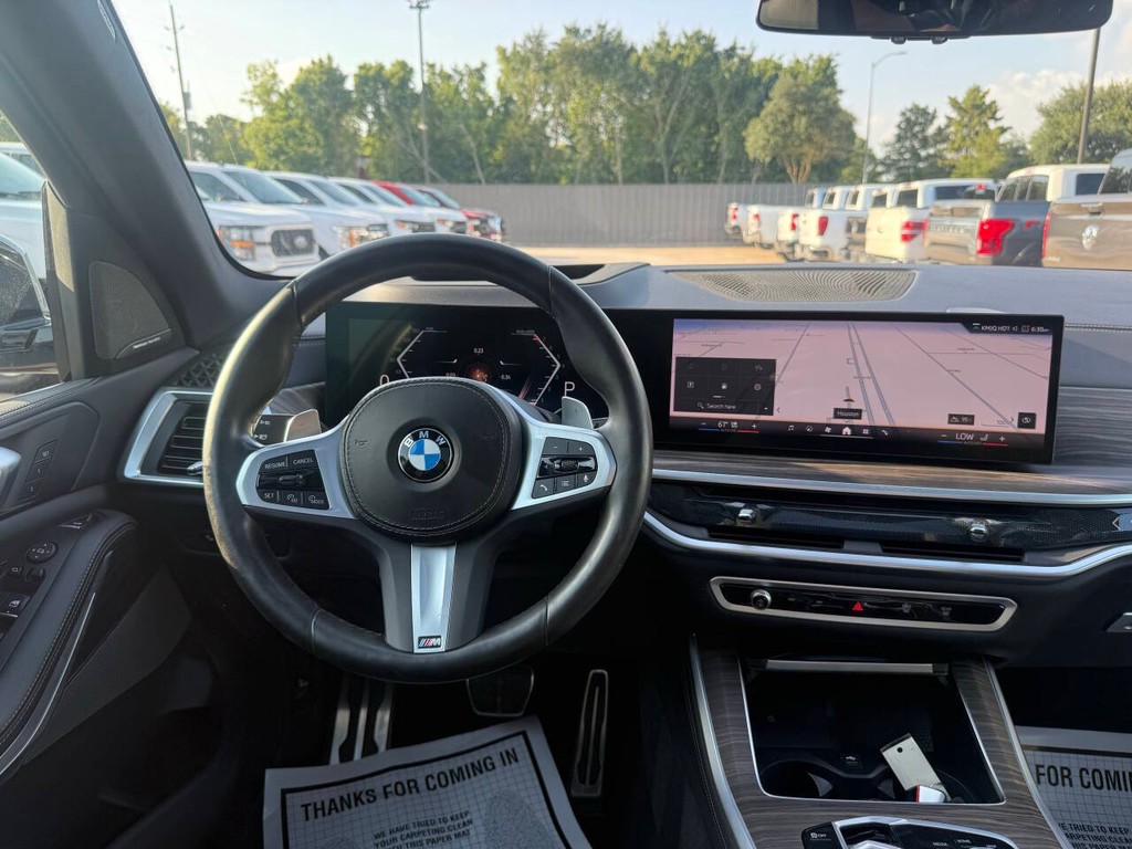 BMW X5 Vehicle Full-screen Gallery Image 22