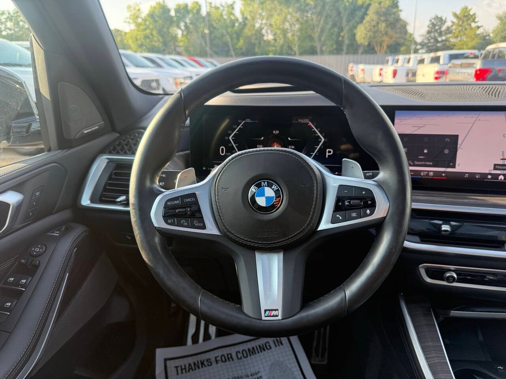 BMW X5 Vehicle Full-screen Gallery Image 23