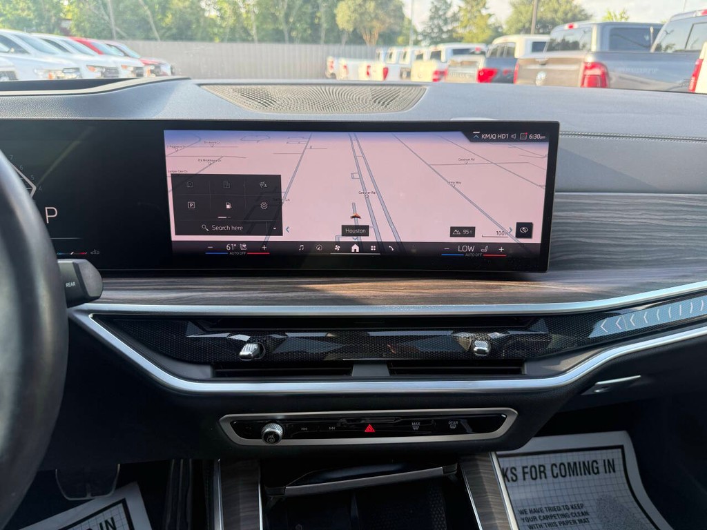 BMW X5 Vehicle Full-screen Gallery Image 25