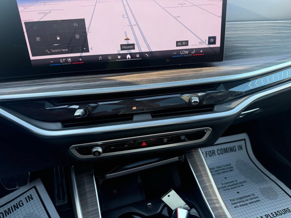 BMW X5 Vehicle Full-screen Gallery Image 27