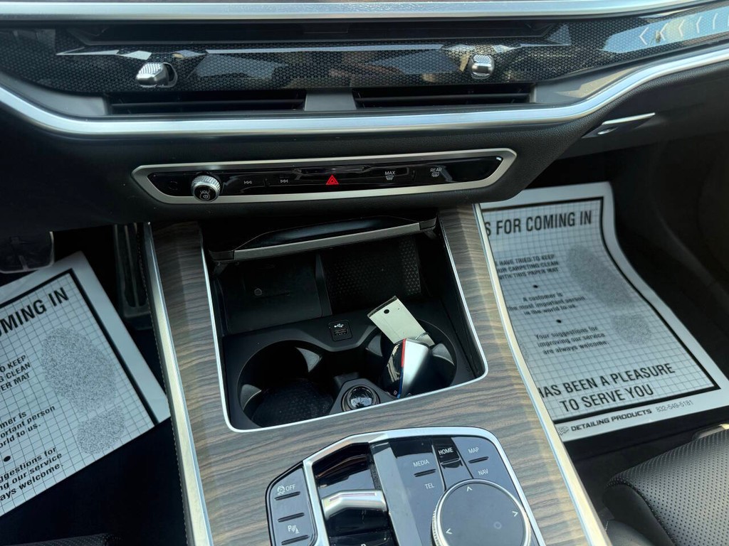 BMW X5 Vehicle Full-screen Gallery Image 28