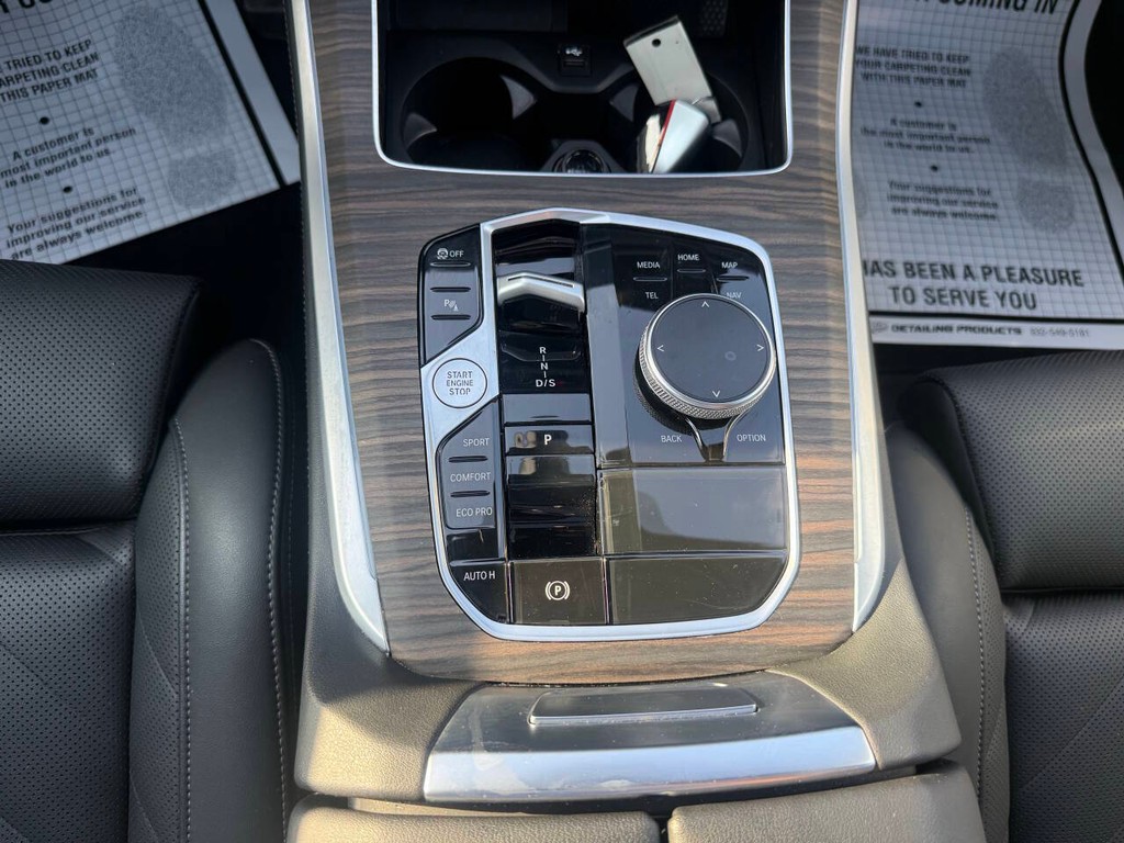 BMW X5 Vehicle Full-screen Gallery Image 29