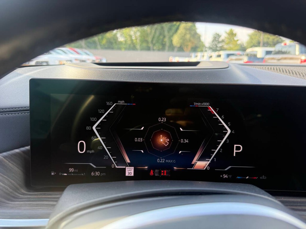 BMW X5 Vehicle Full-screen Gallery Image 33