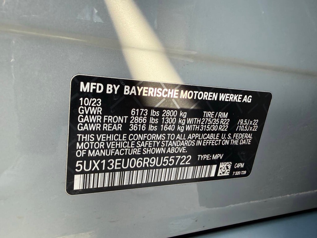 BMW X5 Vehicle Full-screen Gallery Image 35