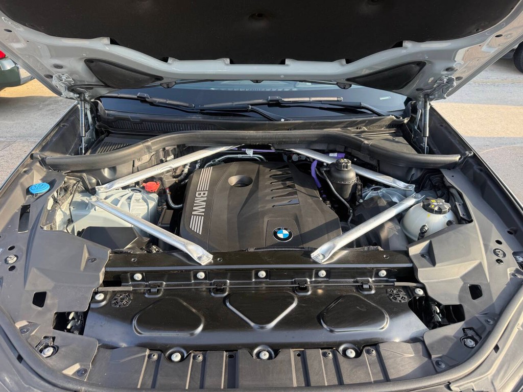 BMW X5 Vehicle Full-screen Gallery Image 36