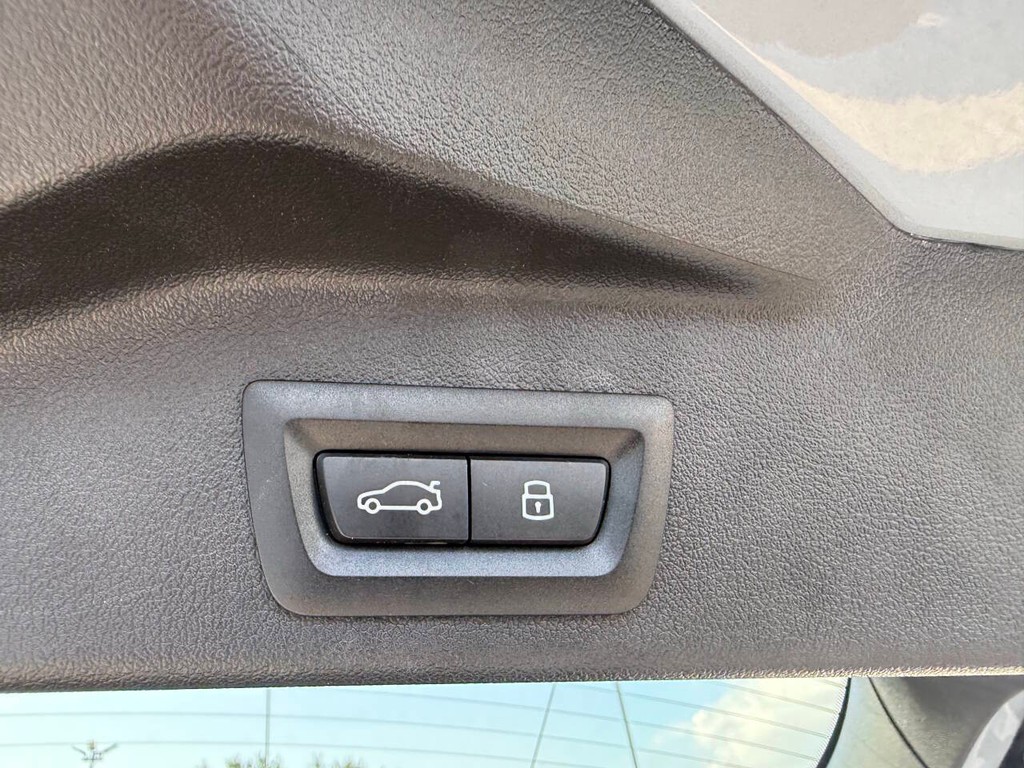 BMW X5 Vehicle Full-screen Gallery Image 39