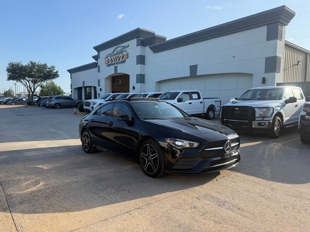 Mercedes-Benz CLA Vehicle Full-screen Gallery Image 02