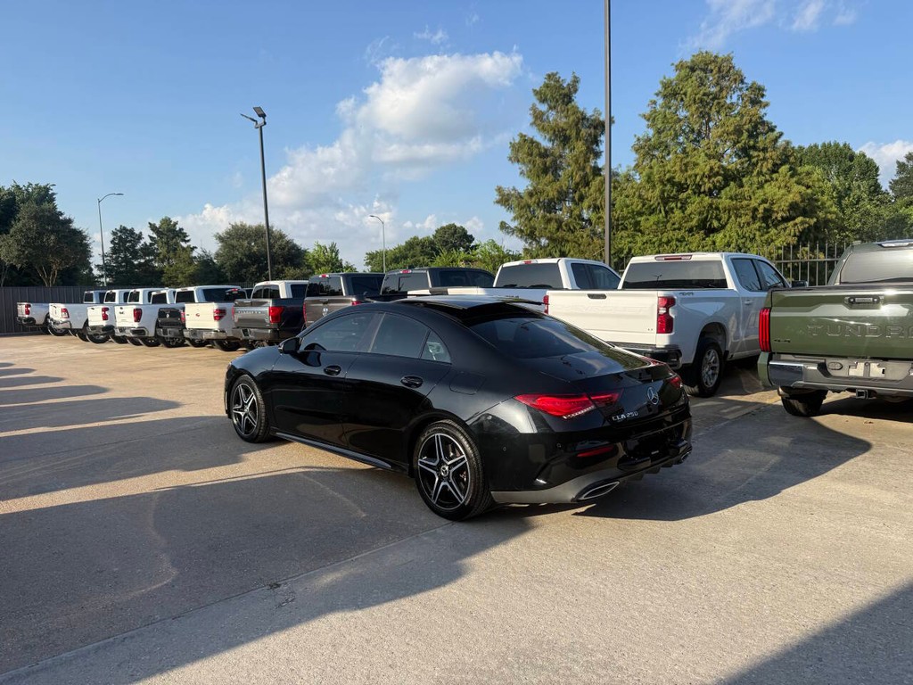 Mercedes-Benz CLA Vehicle Full-screen Gallery Image 04