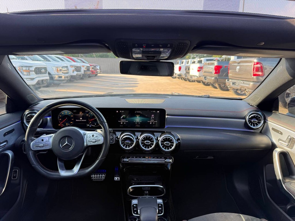 Mercedes-Benz CLA Vehicle Full-screen Gallery Image 17