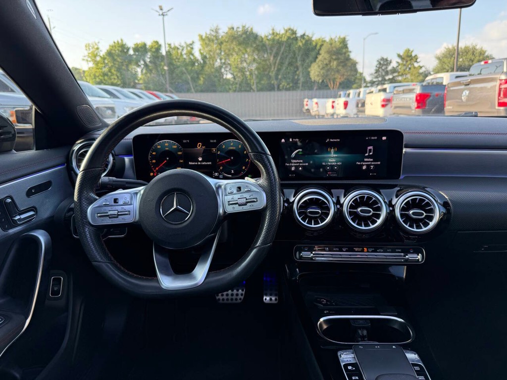 Mercedes-Benz CLA Vehicle Full-screen Gallery Image 21