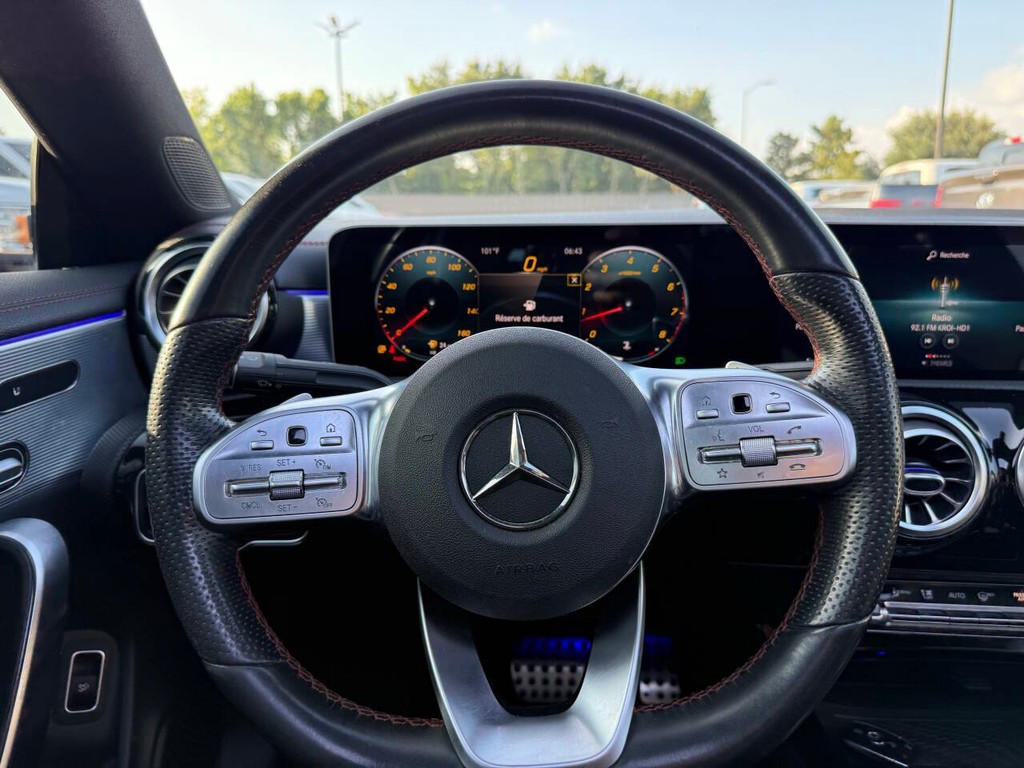 Mercedes-Benz CLA Vehicle Full-screen Gallery Image 23