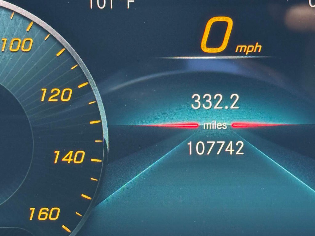 Mercedes-Benz CLA Vehicle Full-screen Gallery Image 33