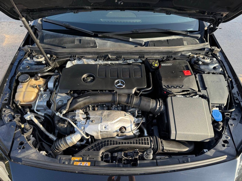 Mercedes-Benz CLA Vehicle Full-screen Gallery Image 35