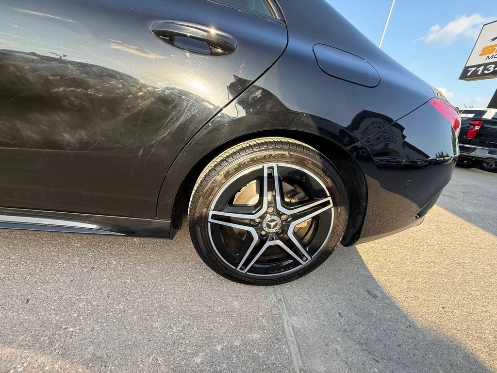 Mercedes-Benz CLA Vehicle Full-screen Gallery Image 36