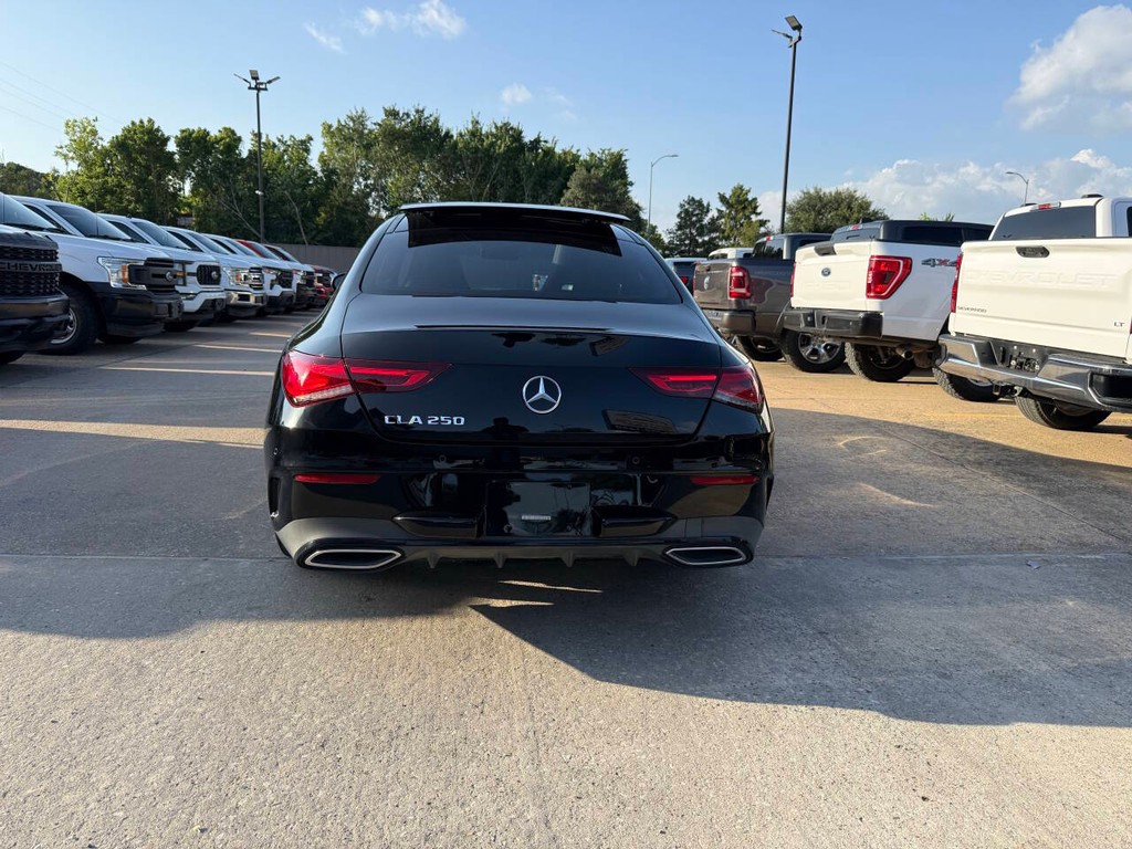 Mercedes-Benz CLA Vehicle Full-screen Gallery Image 38