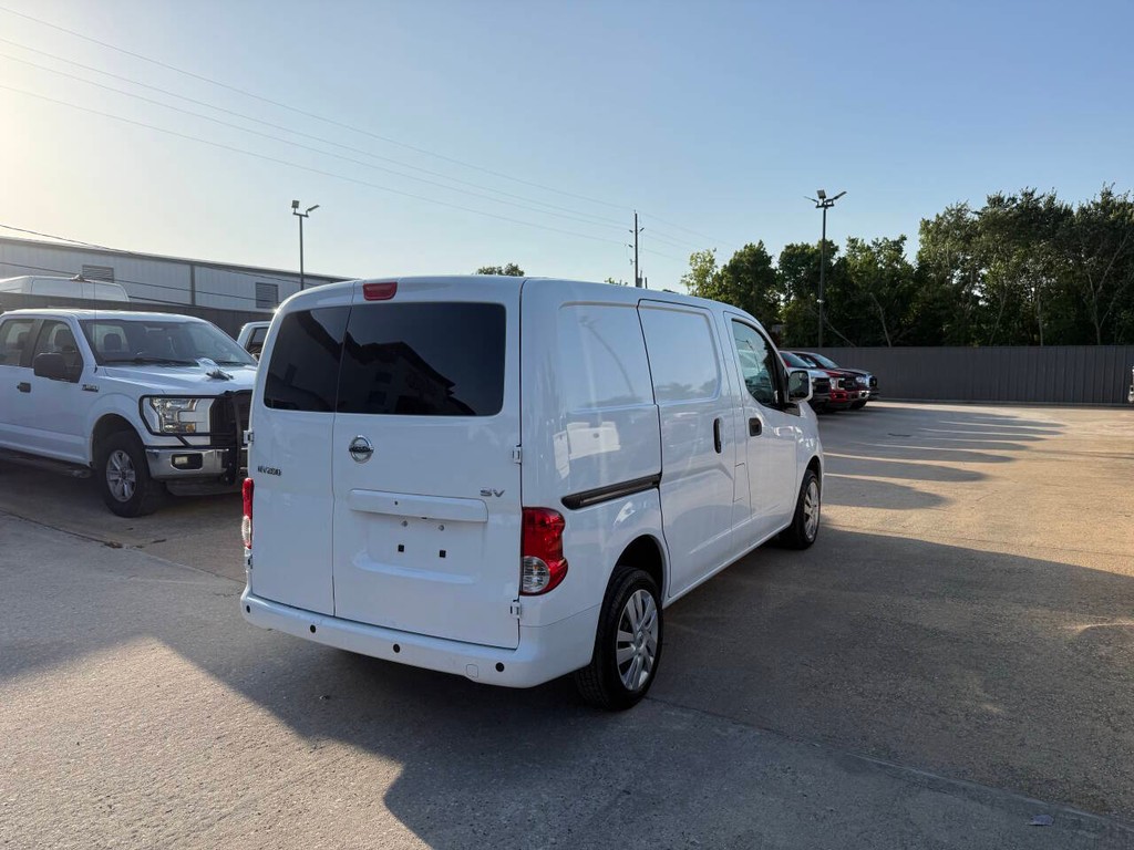 Nissan NV200 Vehicle Full-screen Gallery Image 05