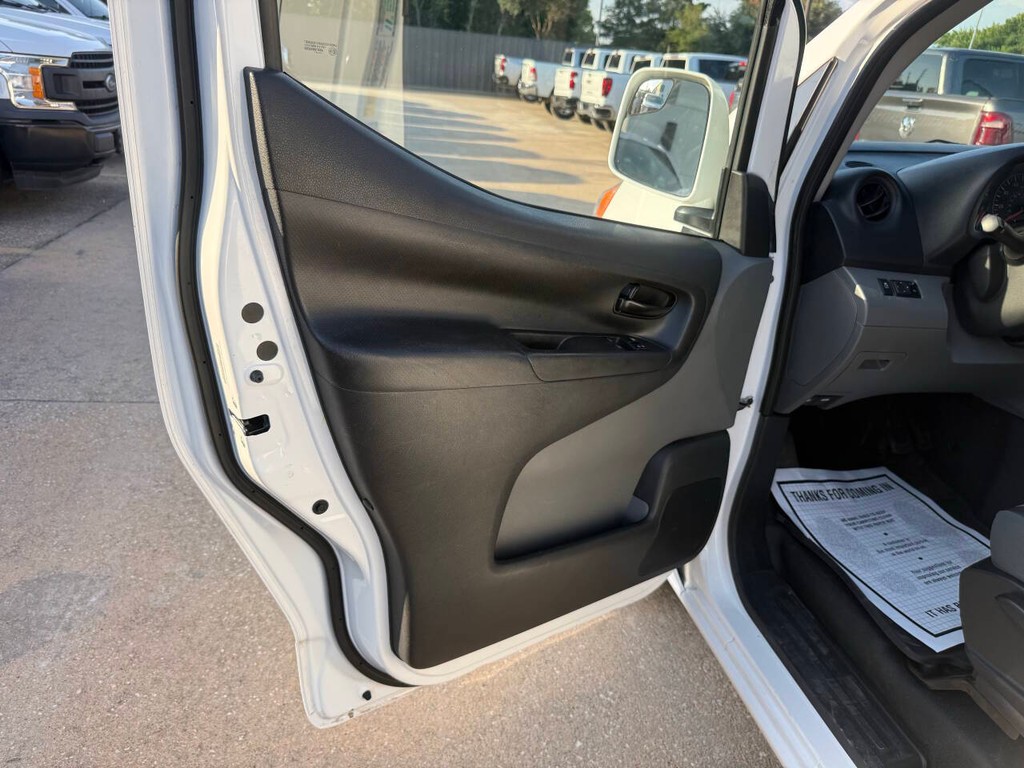 Nissan NV200 Vehicle Full-screen Gallery Image 08
