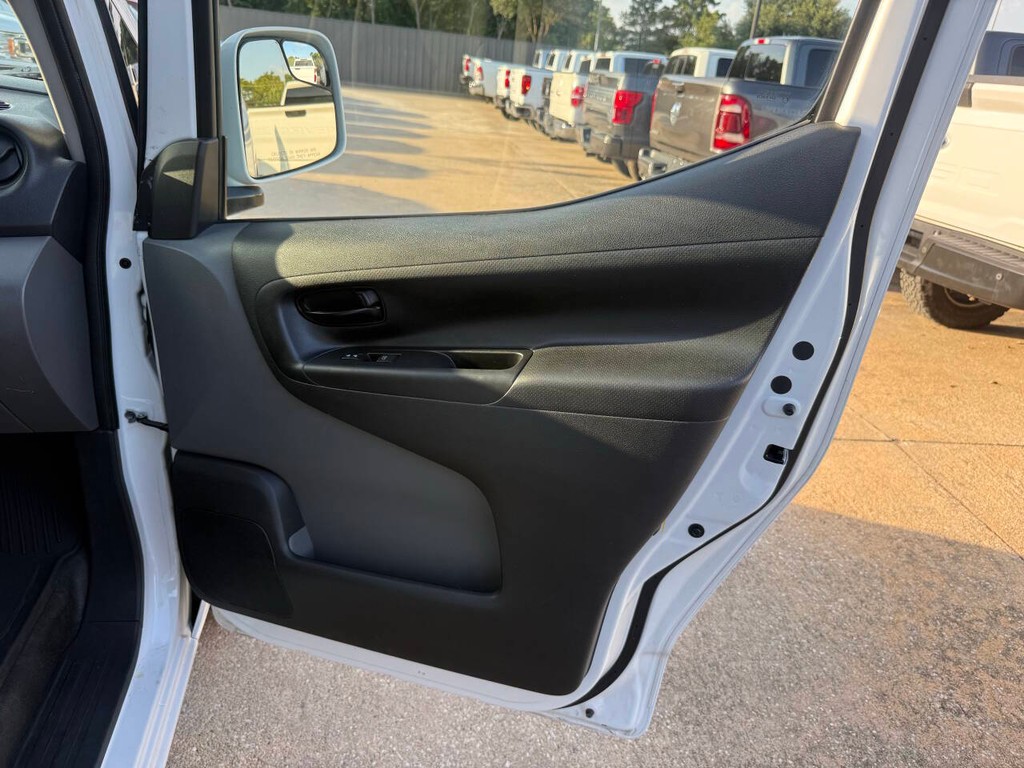 Nissan NV200 Vehicle Full-screen Gallery Image 11