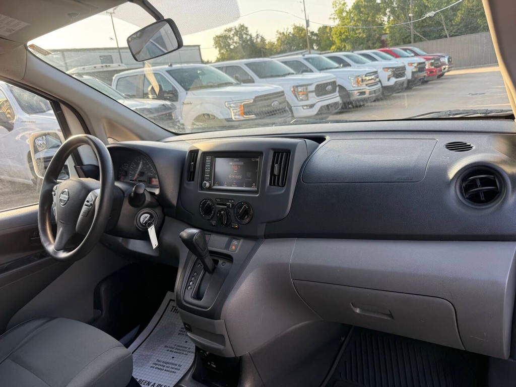 Nissan NV200 Vehicle Full-screen Gallery Image 12