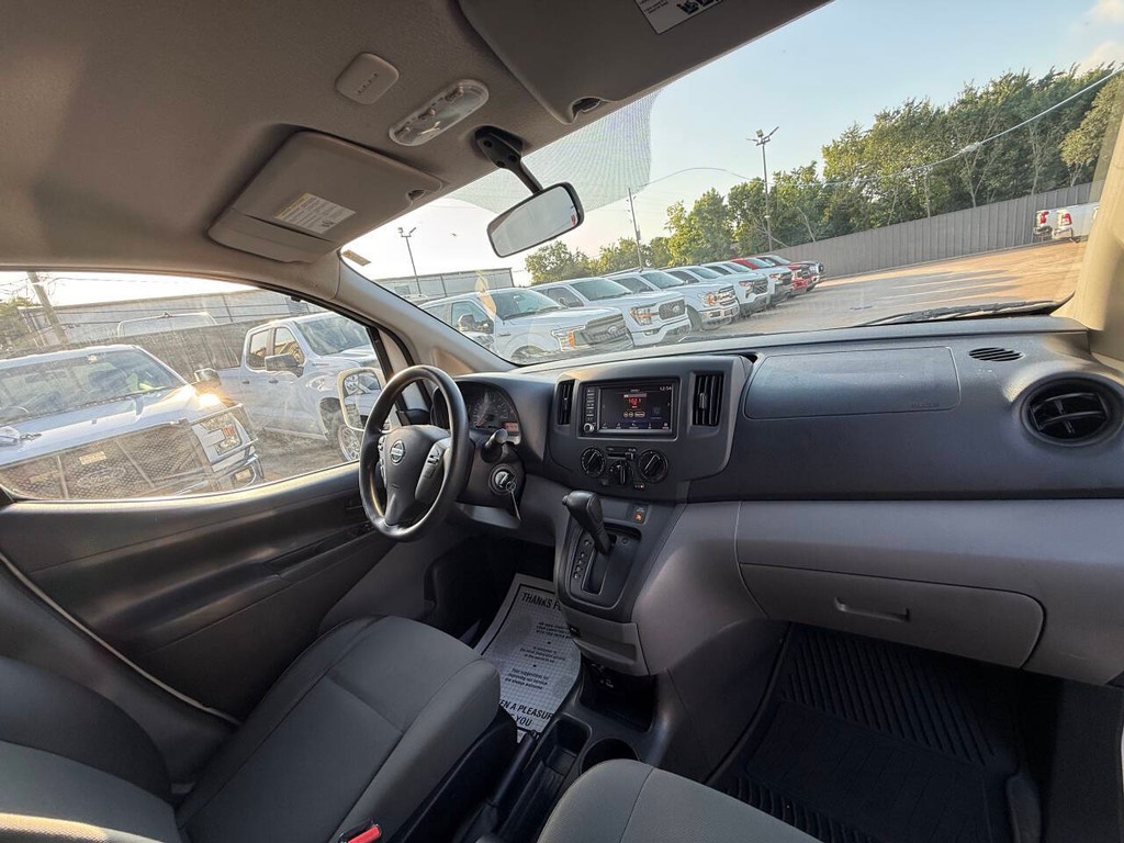 Nissan NV200 Vehicle Full-screen Gallery Image 13