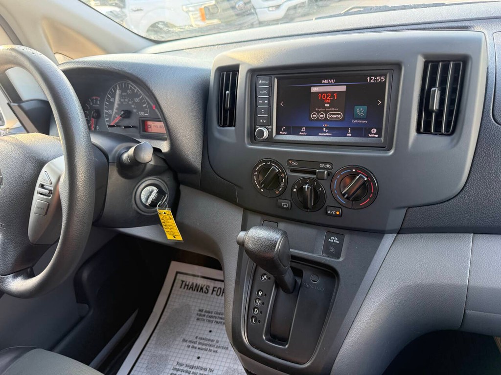 Nissan NV200 Vehicle Full-screen Gallery Image 17