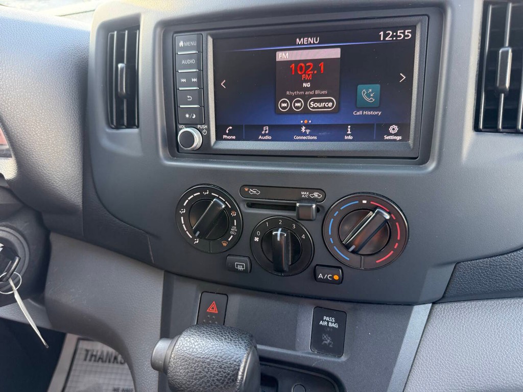 Nissan NV200 Vehicle Full-screen Gallery Image 19