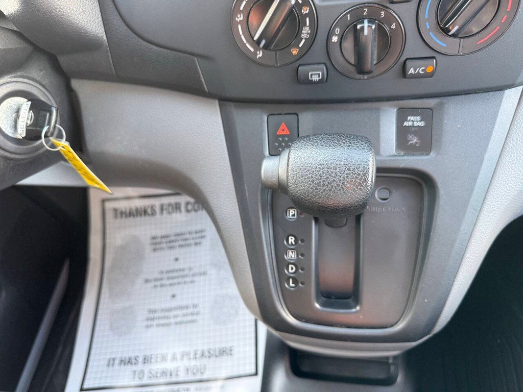 Nissan NV200 Vehicle Full-screen Gallery Image 21