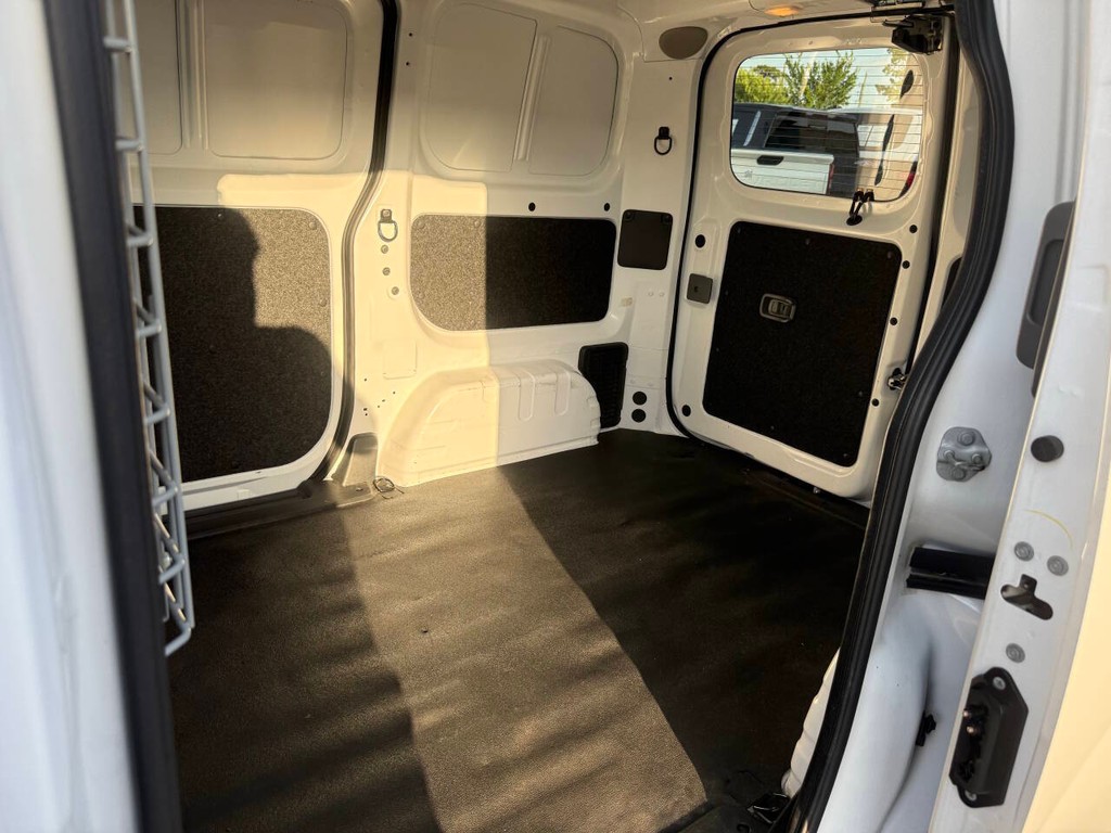 Nissan NV200 Vehicle Full-screen Gallery Image 28