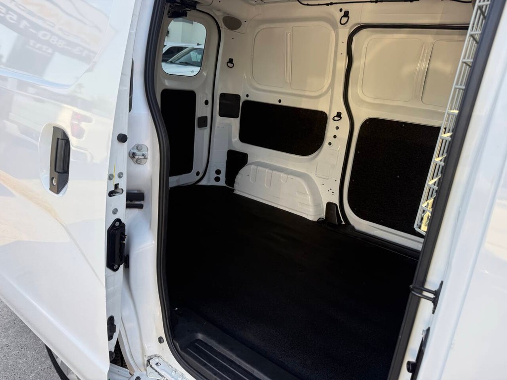 Nissan NV200 Vehicle Full-screen Gallery Image 29