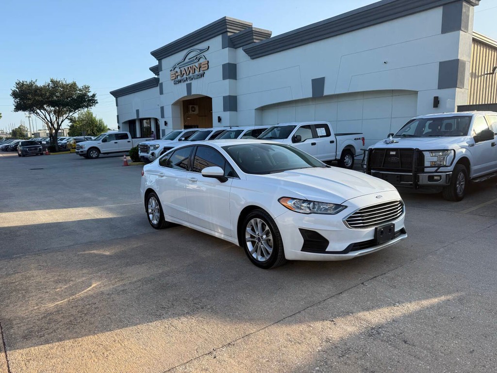 Ford Fusion Hybrid Vehicle Full-screen Gallery Image 02