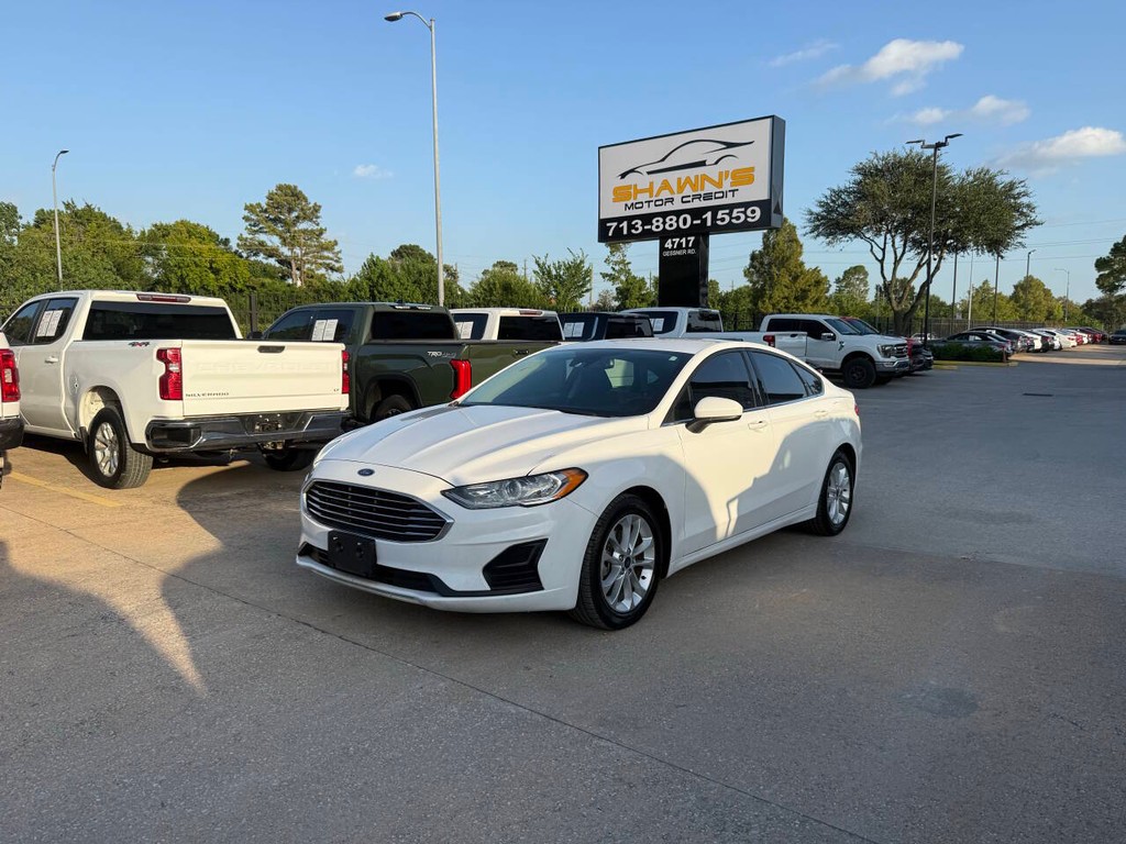 Ford Fusion Hybrid Vehicle Full-screen Gallery Image 03