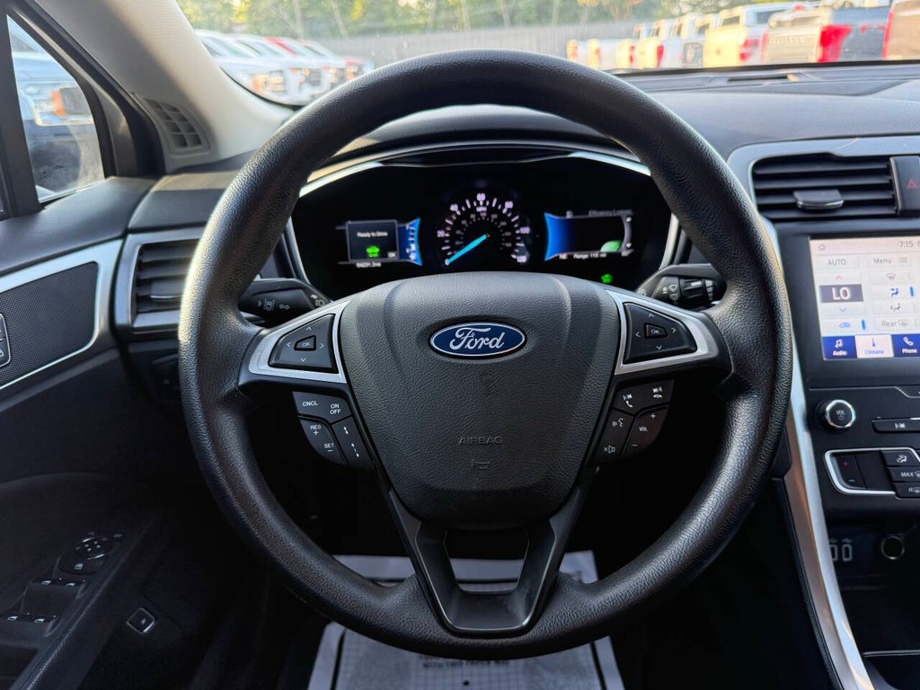 Ford Fusion Hybrid Vehicle Full-screen Gallery Image 22
