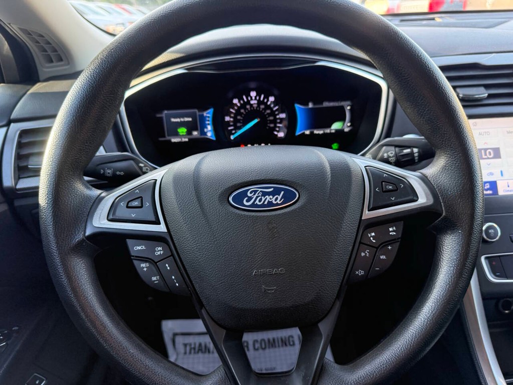 Ford Fusion Hybrid Vehicle Full-screen Gallery Image 23