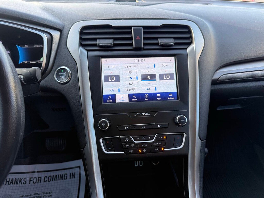 Ford Fusion Hybrid Vehicle Full-screen Gallery Image 24