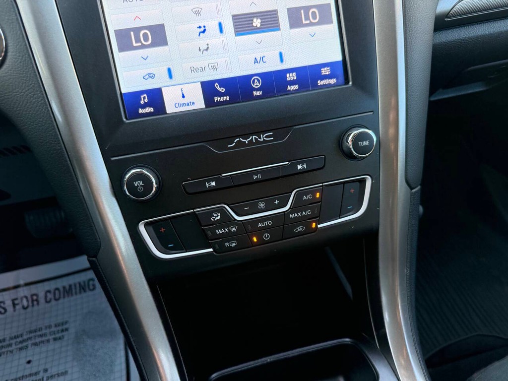 Ford Fusion Hybrid Vehicle Full-screen Gallery Image 27