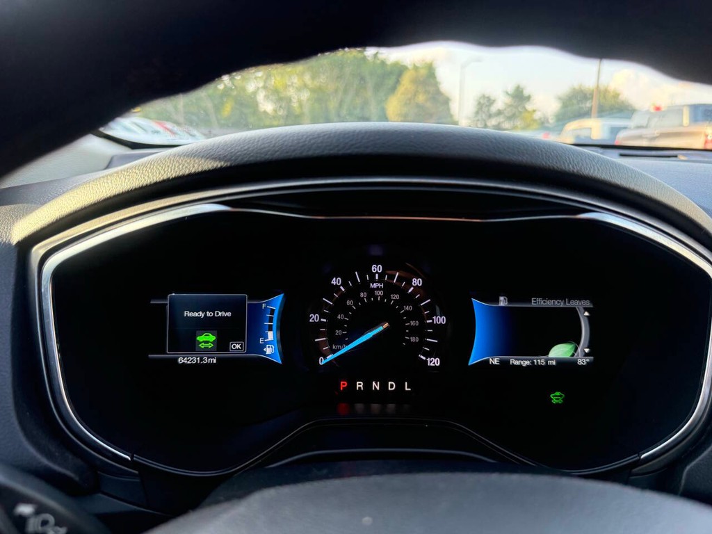 Ford Fusion Hybrid Vehicle Full-screen Gallery Image 30