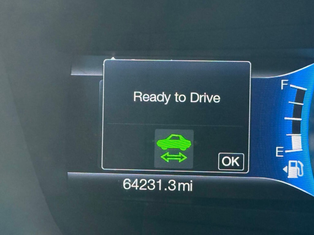 Ford Fusion Hybrid Vehicle Full-screen Gallery Image 31