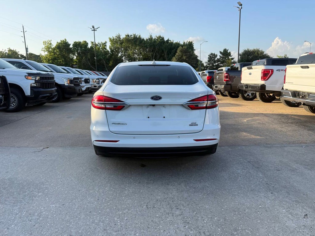 Ford Fusion Hybrid Vehicle Full-screen Gallery Image 36