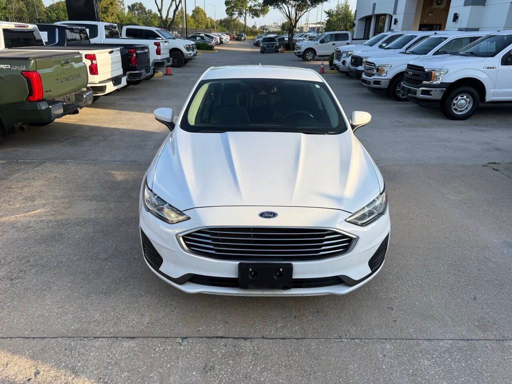Ford Fusion Hybrid Vehicle Full-screen Gallery Image 37