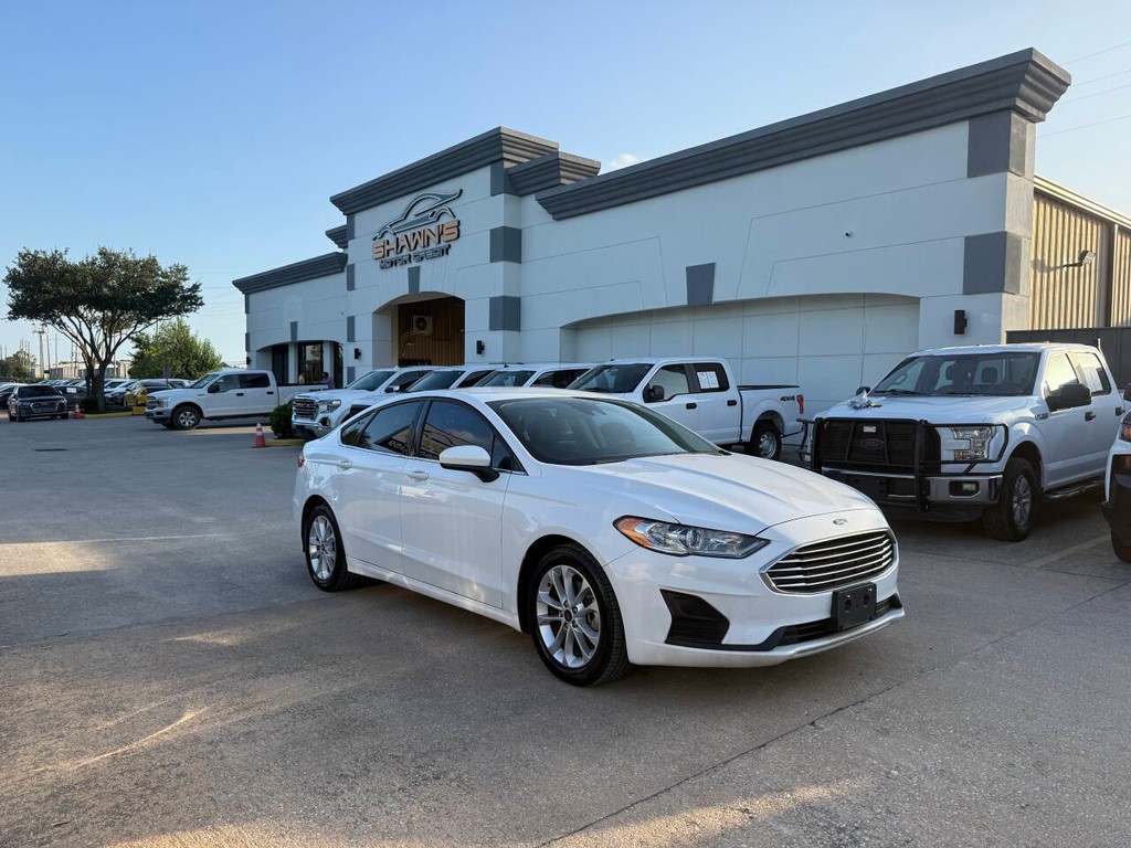 Ford Fusion Hybrid Vehicle Full-screen Gallery Image 39