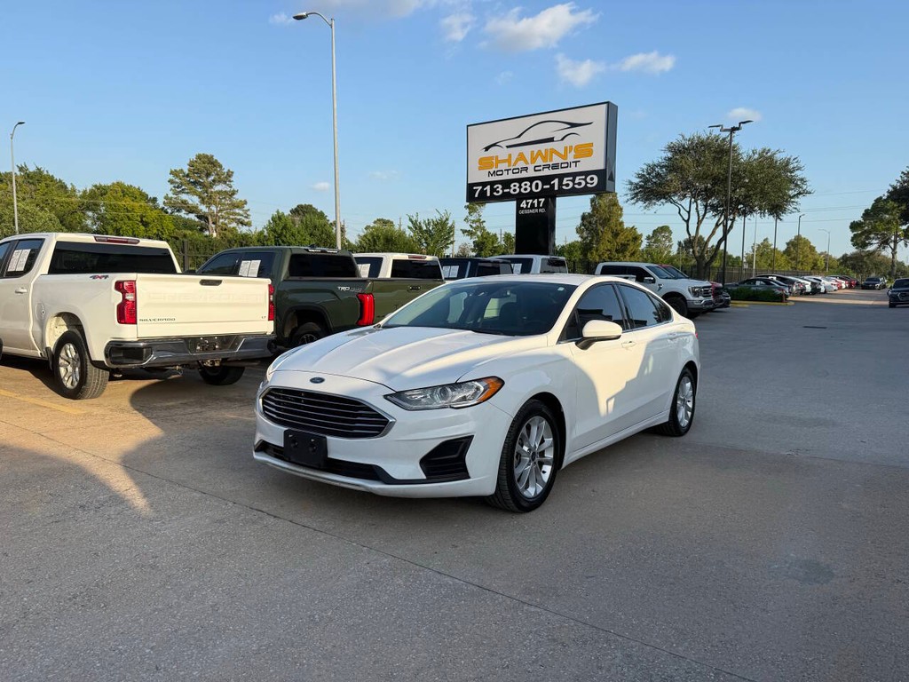 Ford Fusion Hybrid Vehicle Full-screen Gallery Image 40
