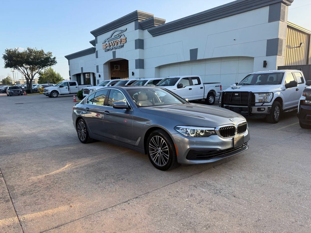 BMW 5 Series Vehicle Full-screen Gallery Image 02