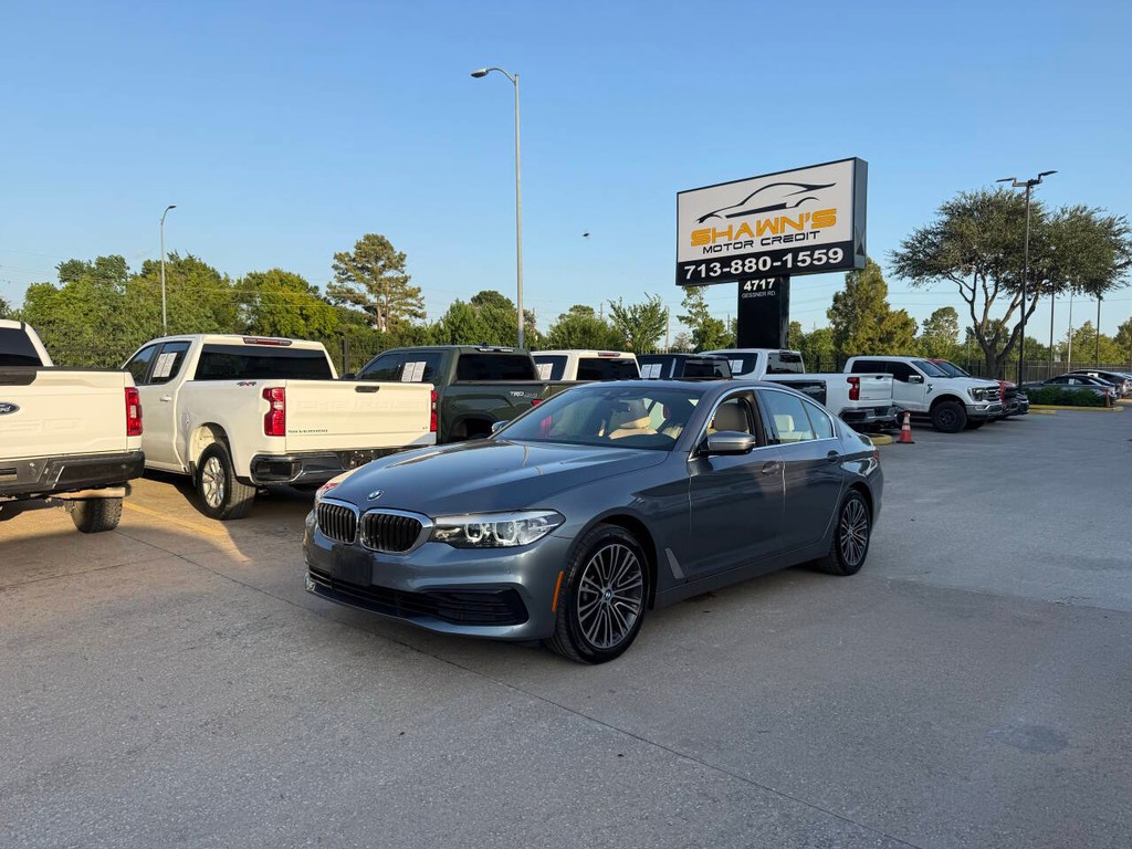 BMW 5 Series Vehicle Full-screen Gallery Image 03
